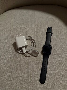 Apple Watch Series 9 GPS + Cellular. 41 mm. Aluminum & Ceramic Case.
